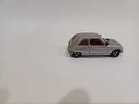 Samochodzik "resorak" Majorette No 257 Renault 5 w kolorze srebrnym.