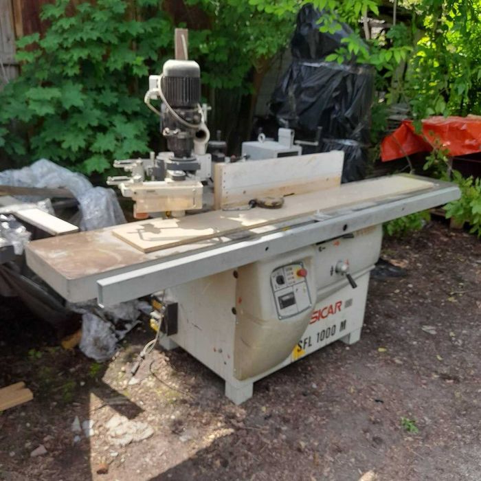Станок фрезерний  Sikar.Вертикально фрезерний з податчиком