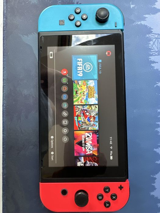 Nintendo Switch + ładowarka, stacja dokująca, akcesoria