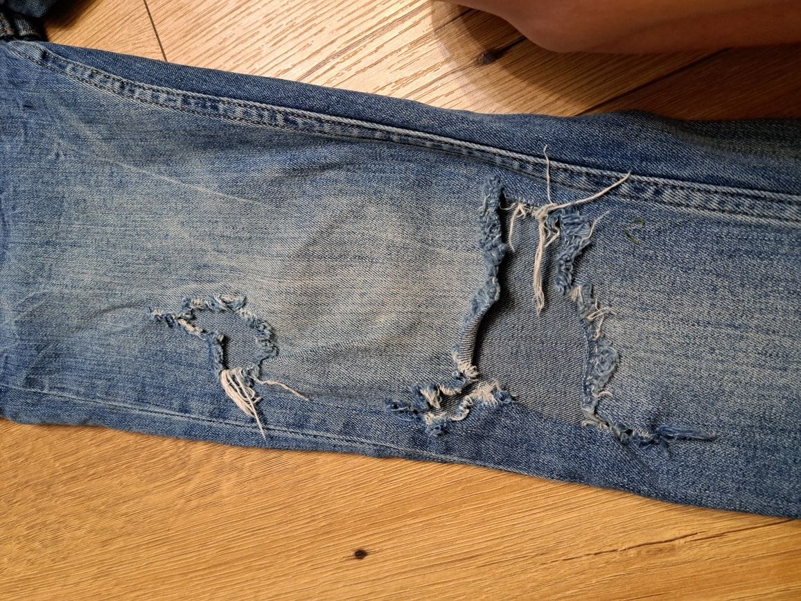 Spodnie jeansy Pull&Bear z dziurami rozmiar 36