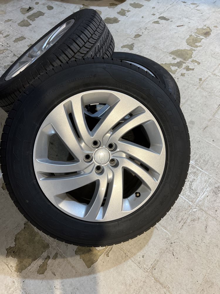 Land Rover Evoque jante 18 + pneus Goodyear 235/60