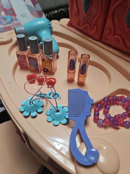 Дитяче трюмо для дівчаток