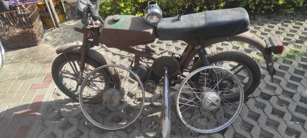 Sprzęt widoczny na zdjęciach