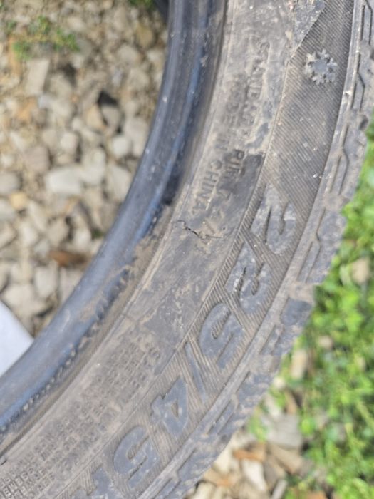 R18 225×45 Гарний стан.