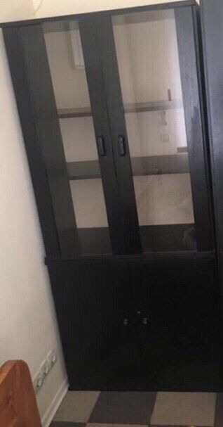 Шкаф со стеклянными деревянными дверцами для подростка тумба 2 полки
