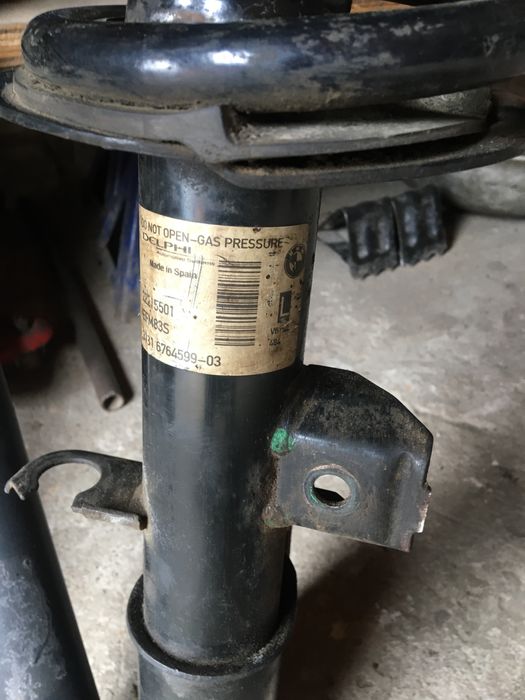 Продам передні амортизатори стійки бмв х5