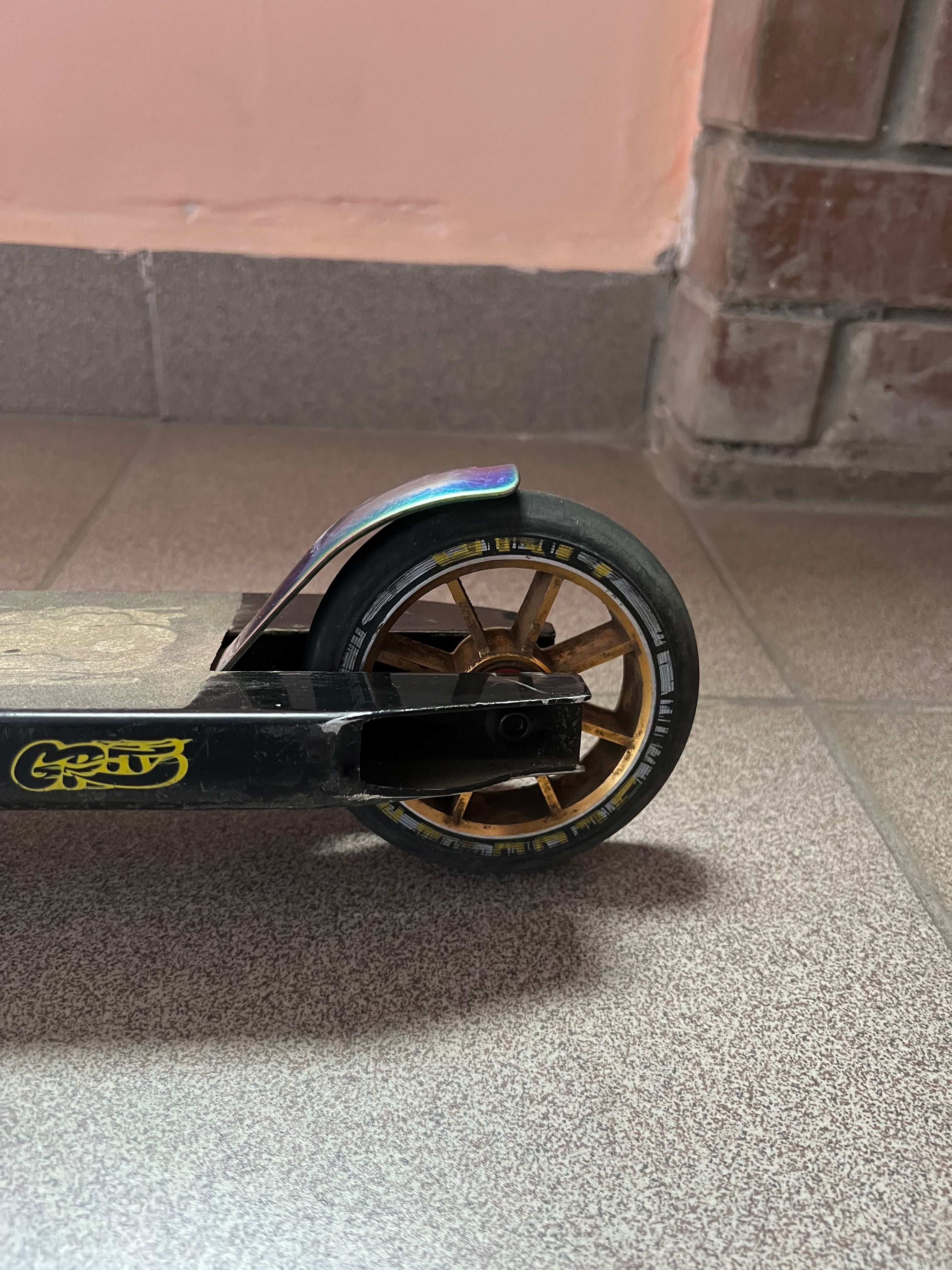 Самокат Grit Scooters Fluxx Black/Laser Gold