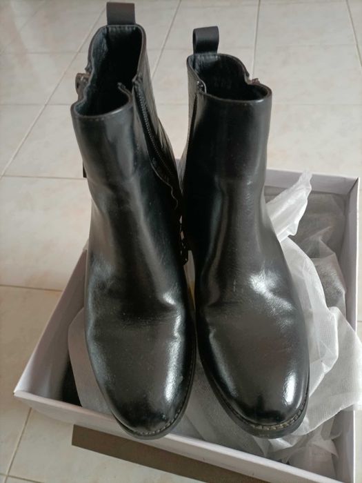 4 Pares de botins para senhora