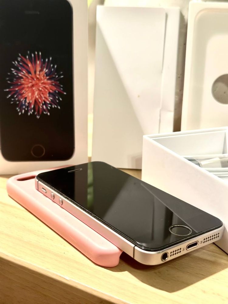 Sprzedam iPhone SE 32GB Space Gray – świetny stan!