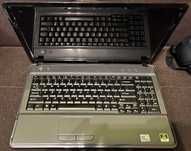 Stary, 15-letni laptop Lenovo G550