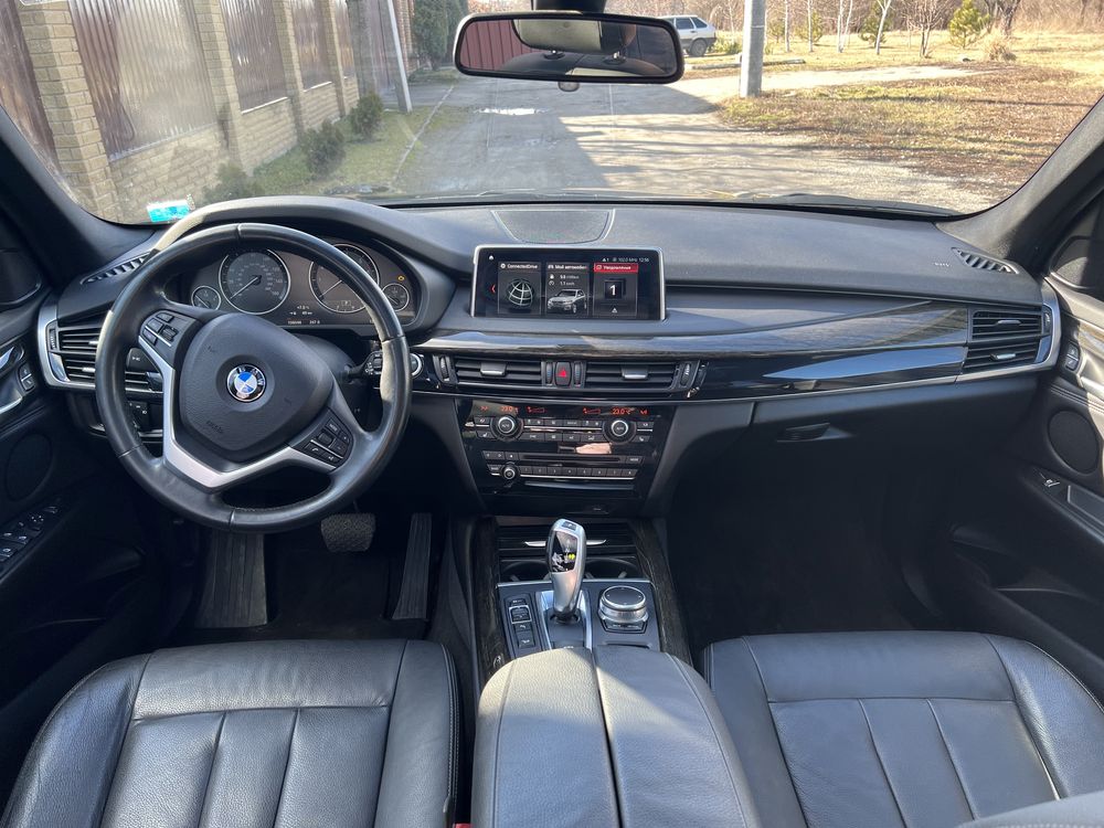 Продам BMW X5 2017 год