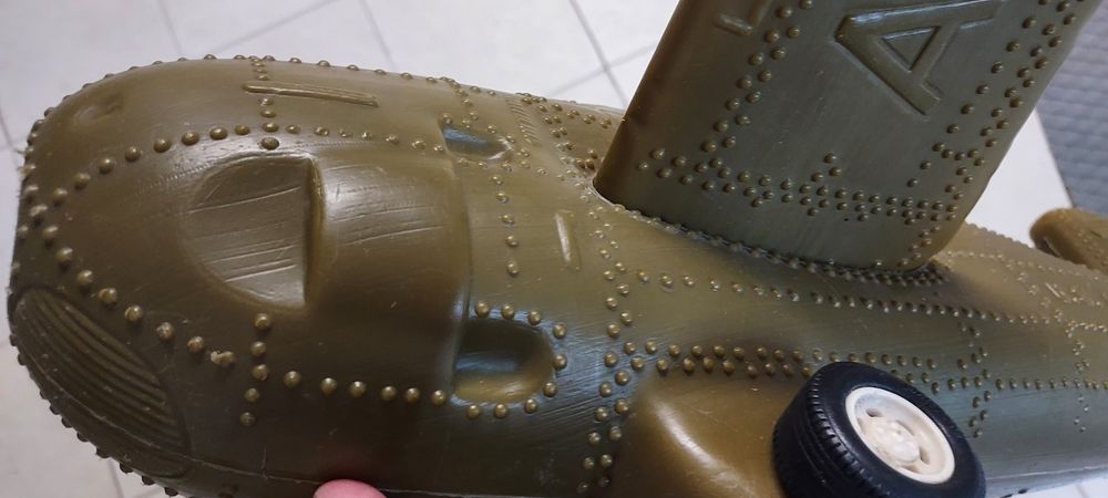 Avião militar plástico