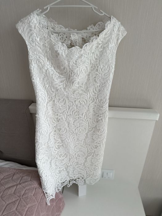 Весільна сукня.