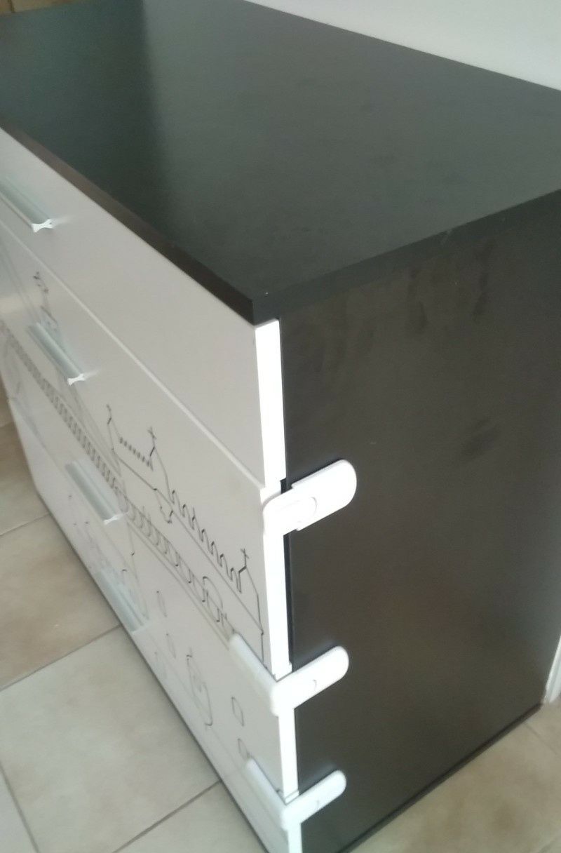 Cómoda de 4 gavetas com desenhos