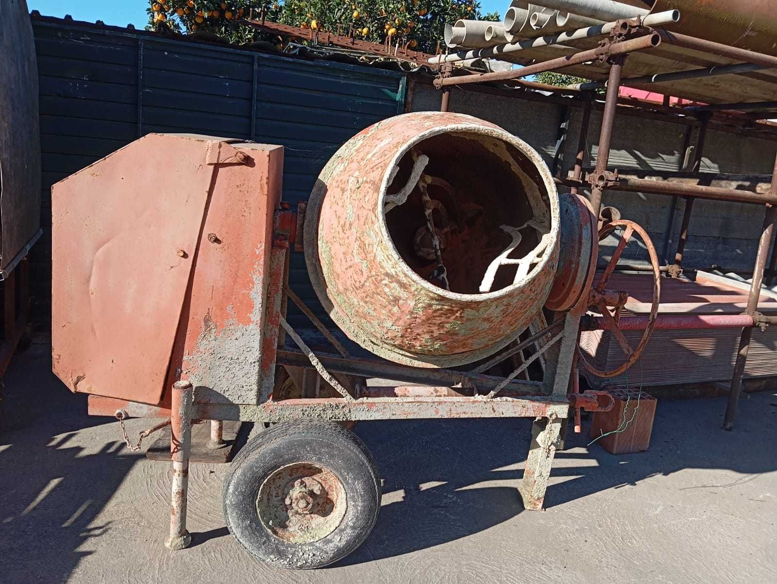 Venda de Betoneira com motor a diesel