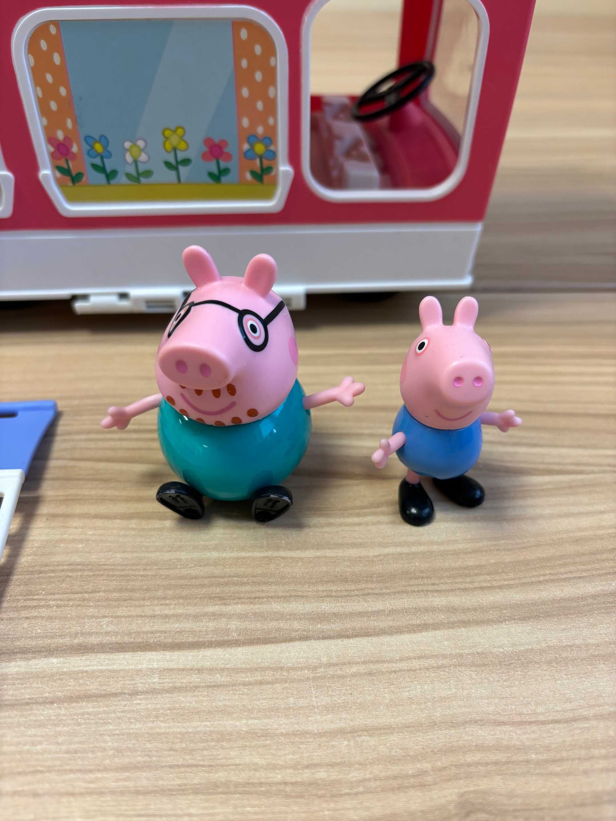 Peppa Pig Kamper Rodzinny Świnka Peppa Samochód + figurki  I