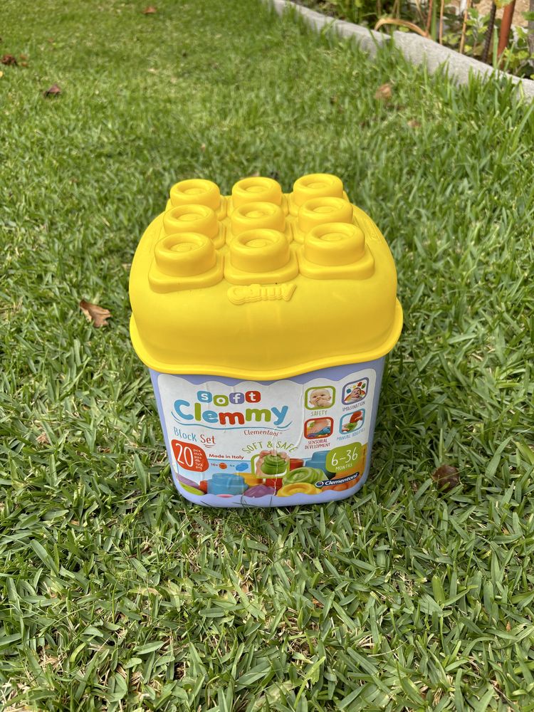 Brinquedos variados de bebe