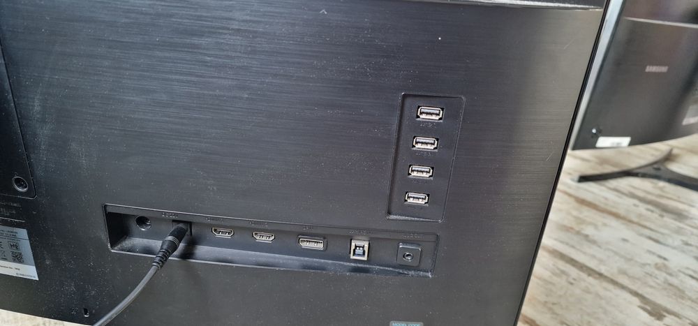 Monitor Zakrzywiony Samsung Nowy