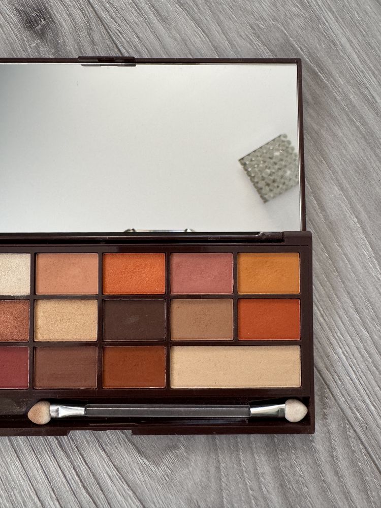 Makeup Revolution Chocolate Orange - pomarańczowe cienie do powiek 22g