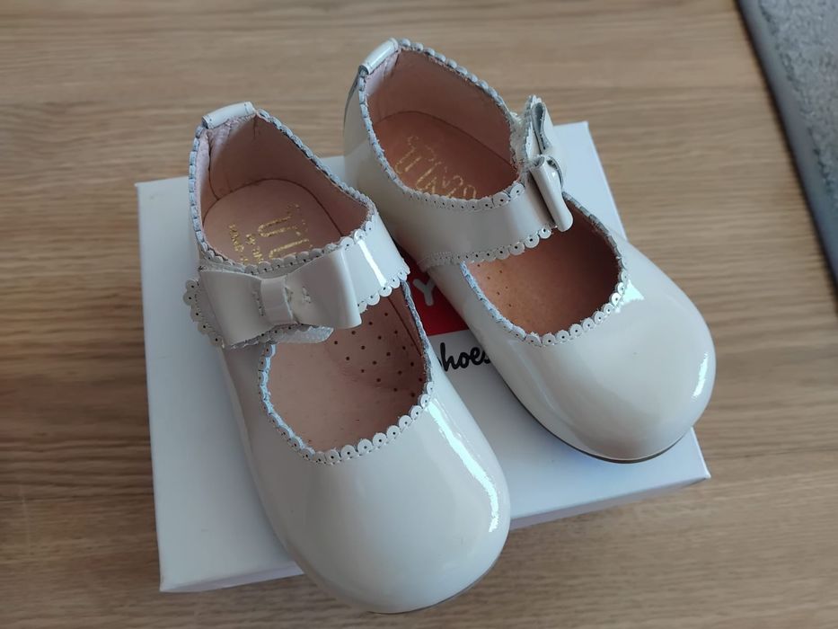 Par sapatos tinny shoes tamanho 21