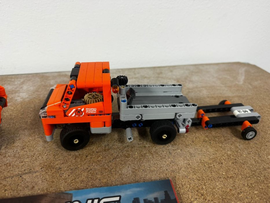 Lego Technic  ekipa robot drogowych 42060