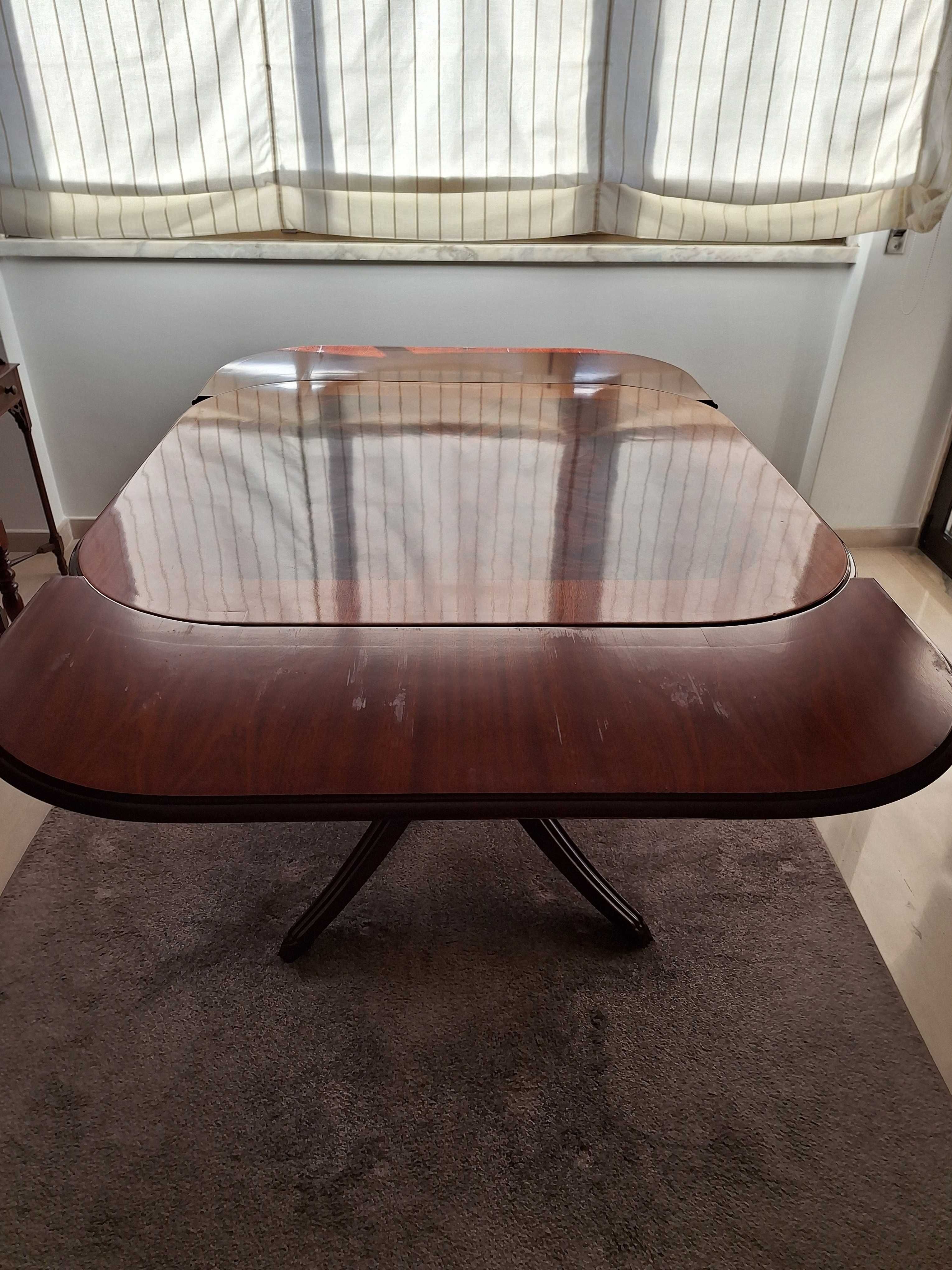 Mesa de Jantar extensível (1,05x1,05 ou 1,05x1,65) em nogueira