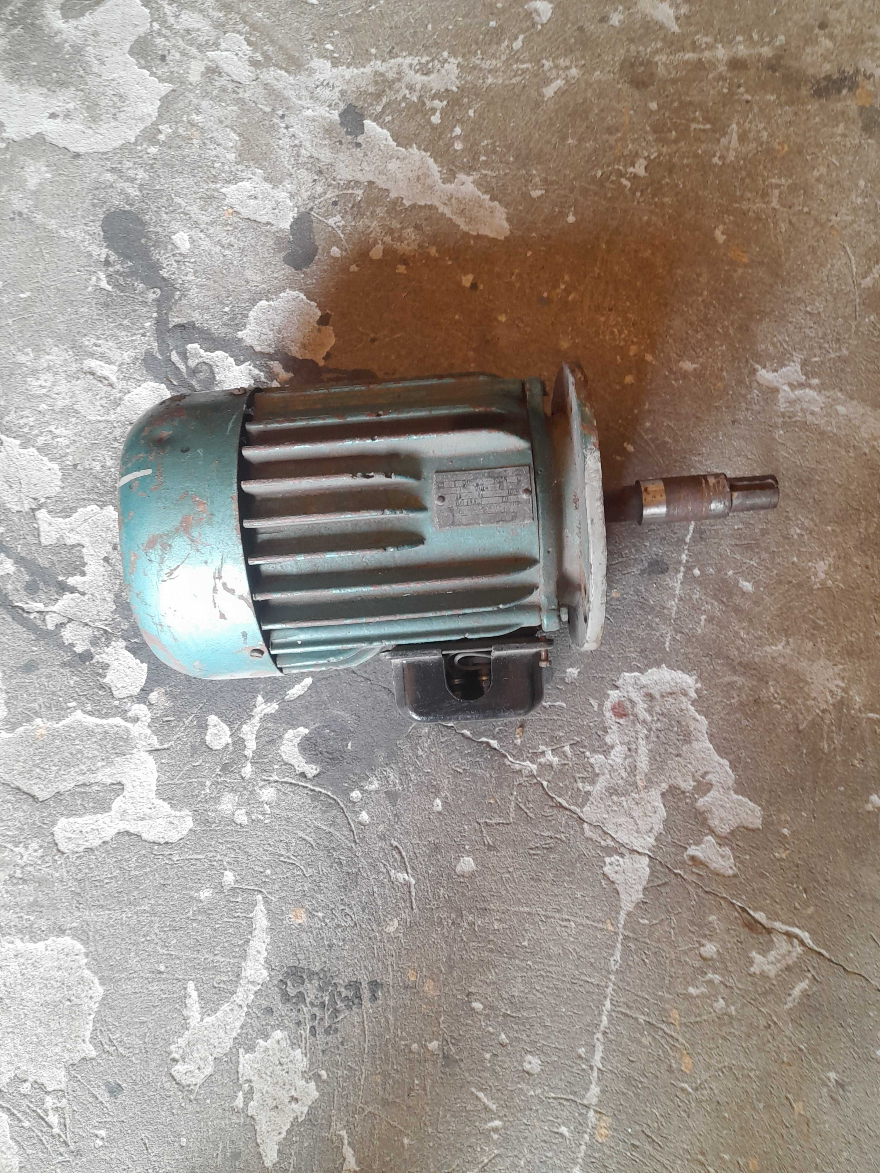 Sprzedam silnik elektryczny trójfazowy