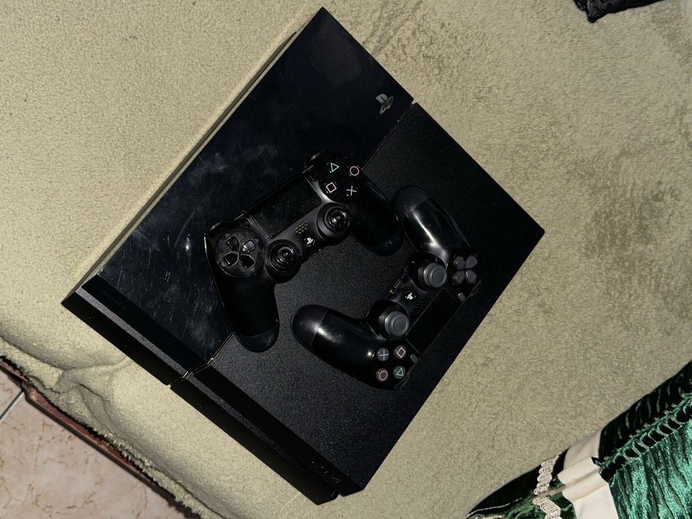 PlayS4 500gb com dois comandos