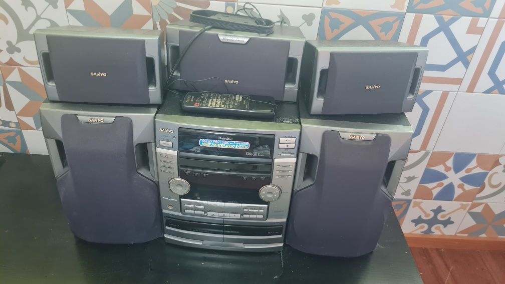 Aparelhagem Sanyo com 5 colunas