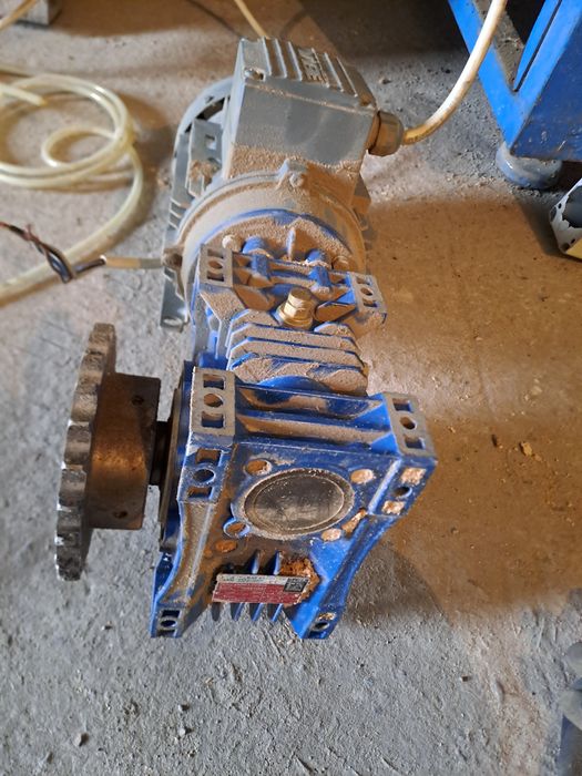 Мотор з редуктором