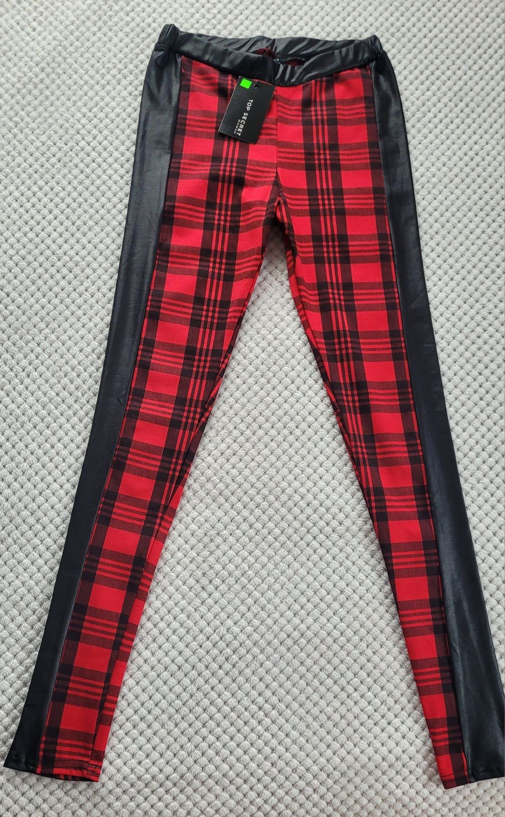 Nowe dopasowane legginsy damskie w kratę z czarnymi wstawkam