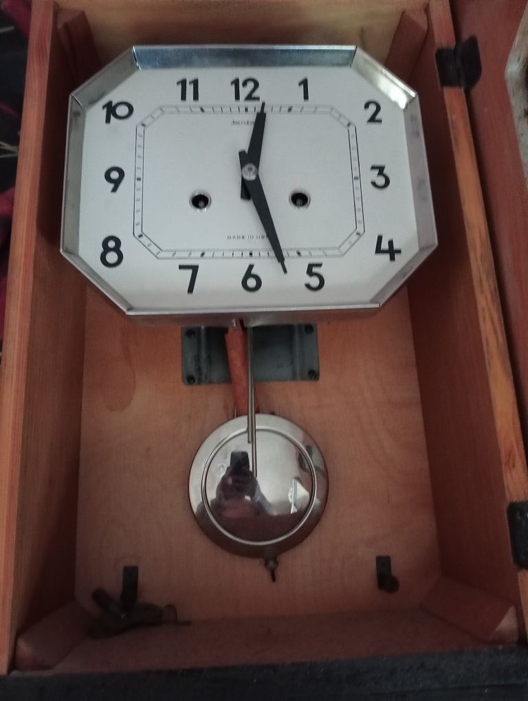 Часы янтарь в рабочем состоянии