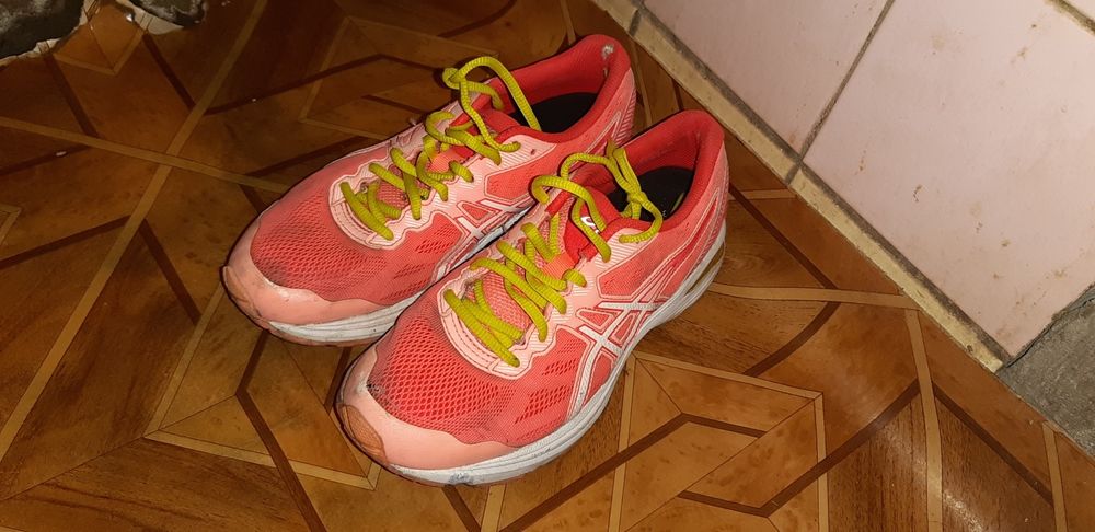 ASICS беговые кроссовки.