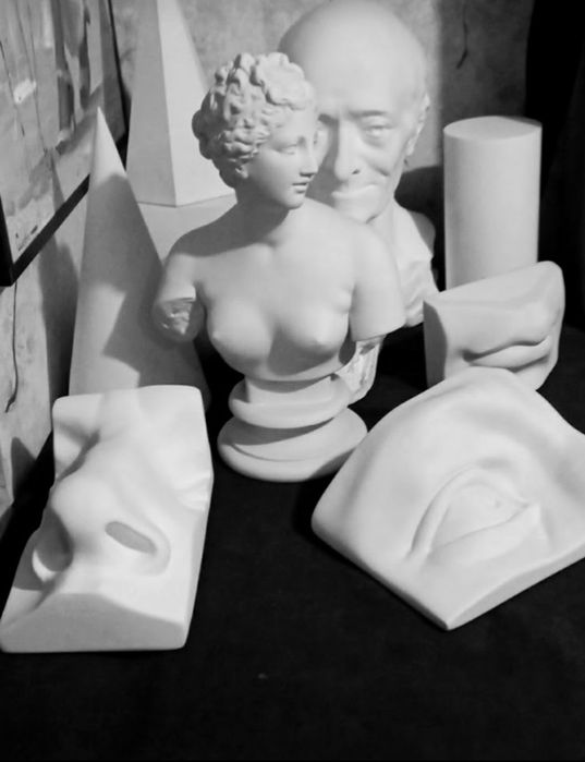 Скульптура гипс бюсты барельєфы