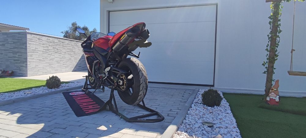 Yamaha R1 - 2004