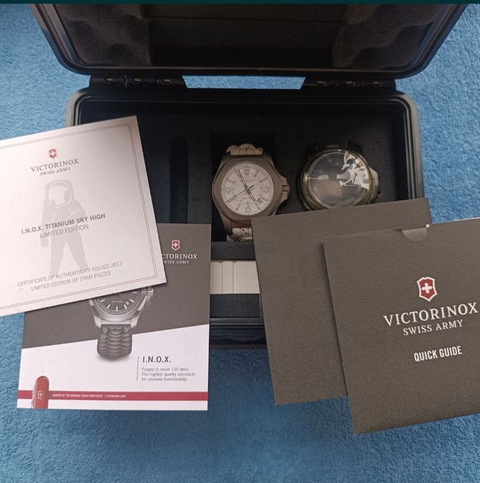 Часы  Victorinox