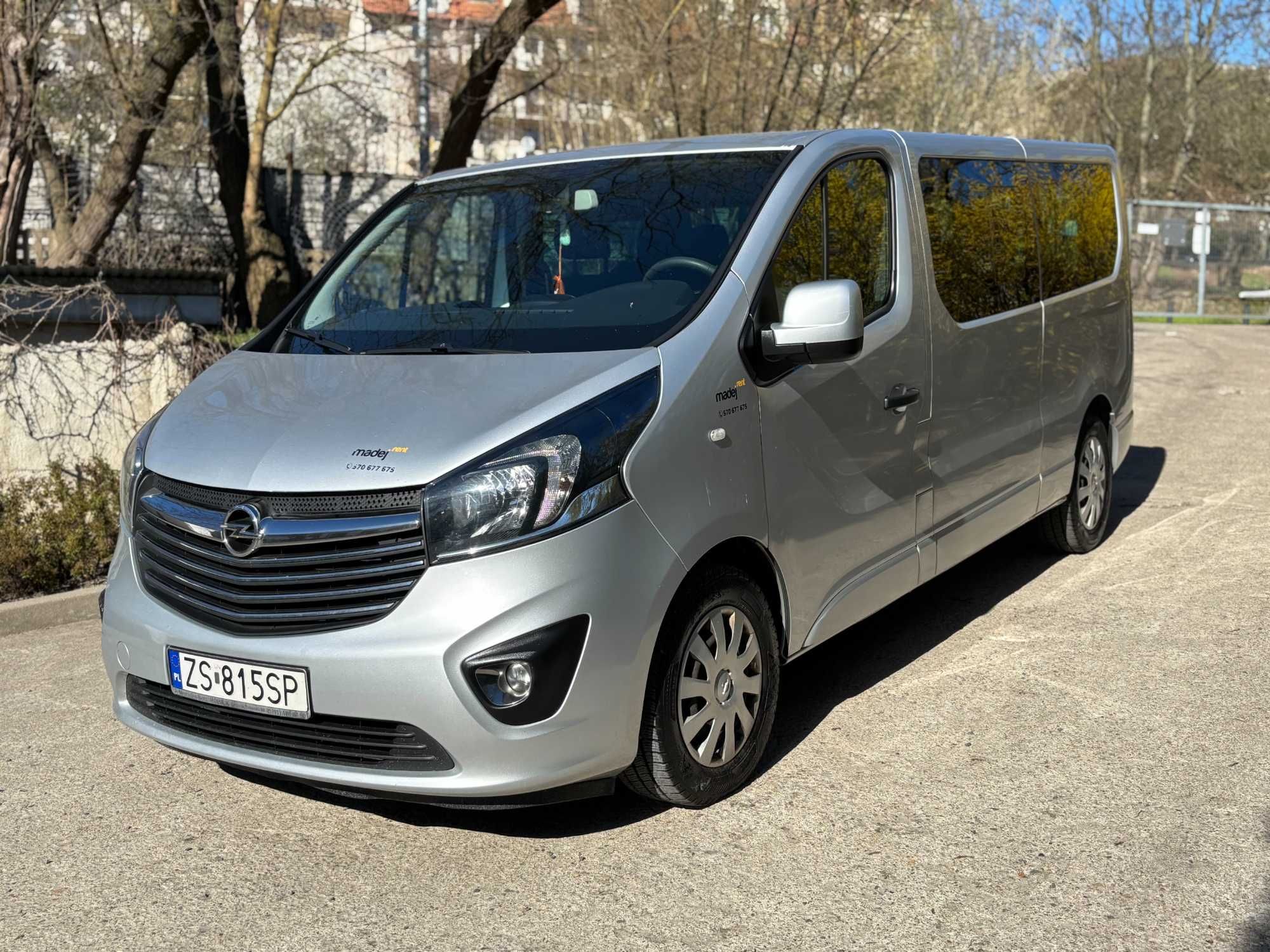 Wypożyczalnia Wynajem busa 9 osobowego Opel Vivaro long