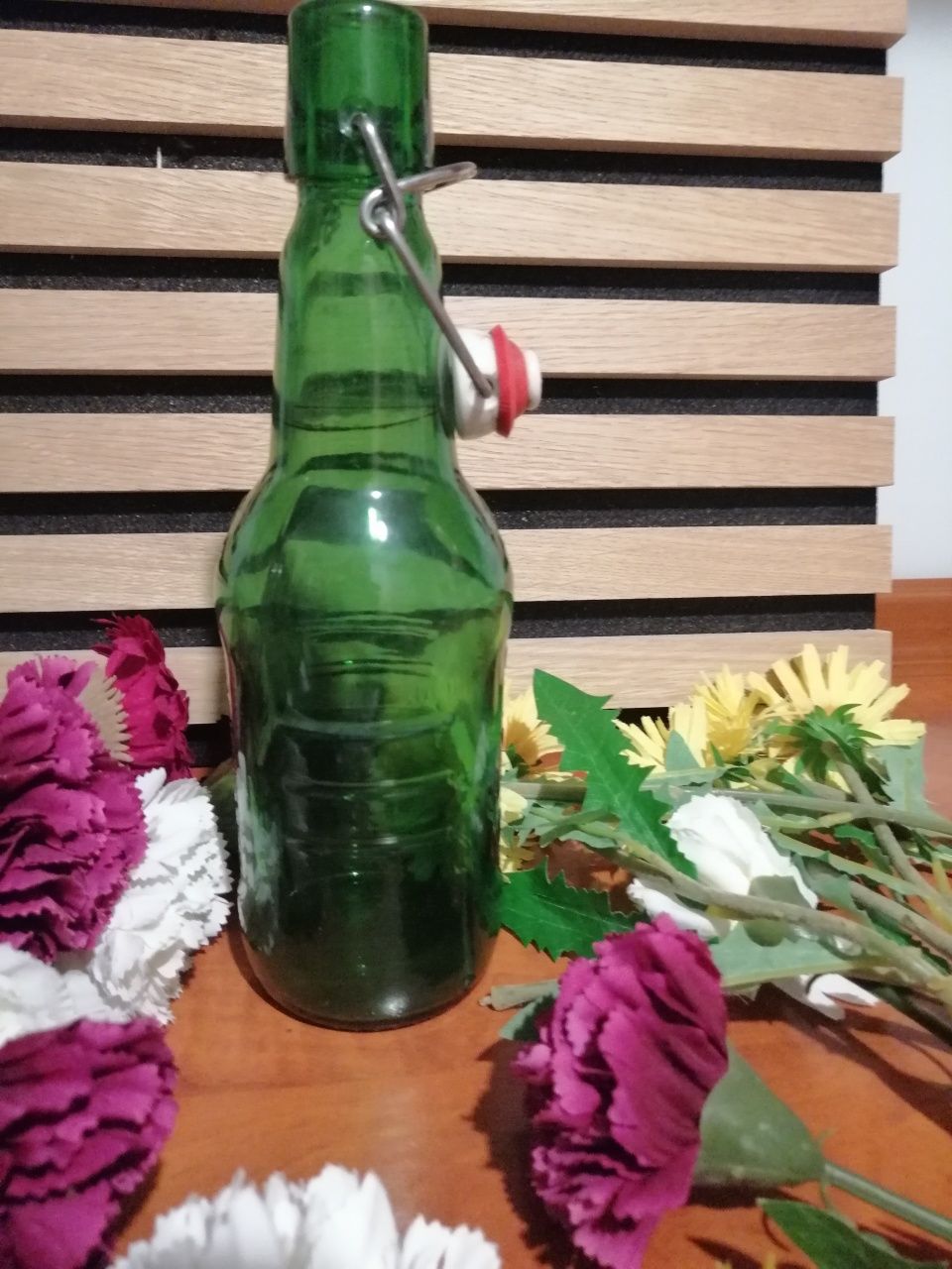 Zielona butelka, dekoracja