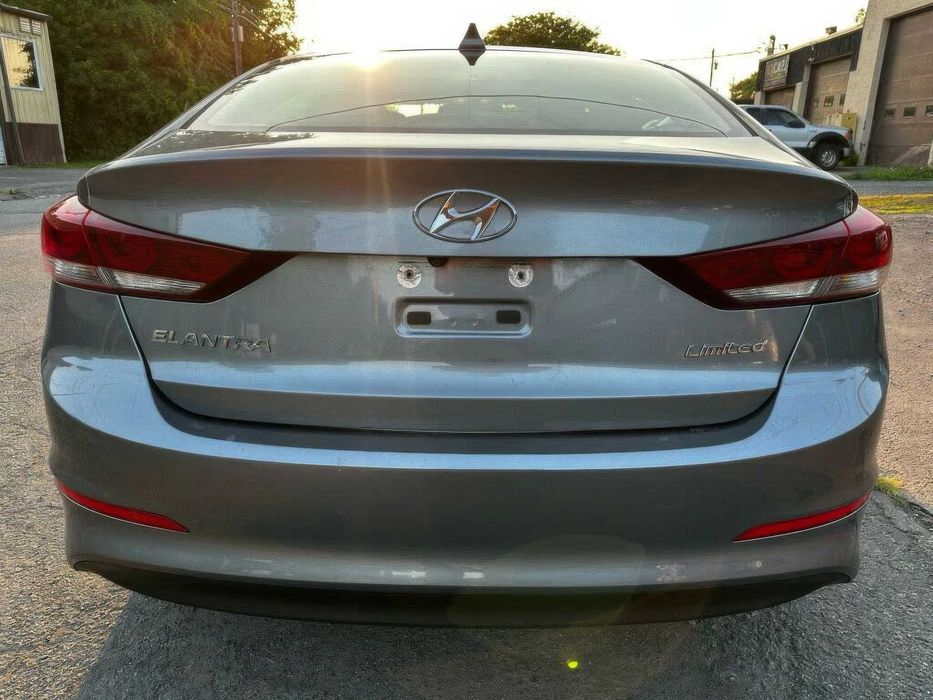 Hyundai Elantra Limited      2017