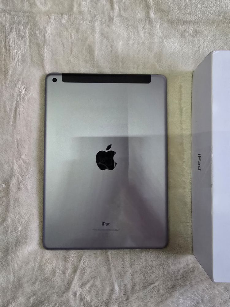 Tablet Apple iPad (6th Gen) 9,7" 1 GB / 32 GB Wi-Fi+LTE Szary