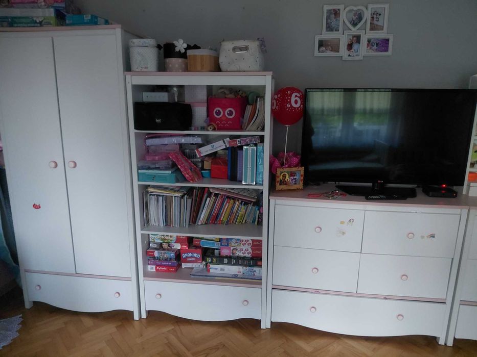 Meble do pokoju dziewczęcego