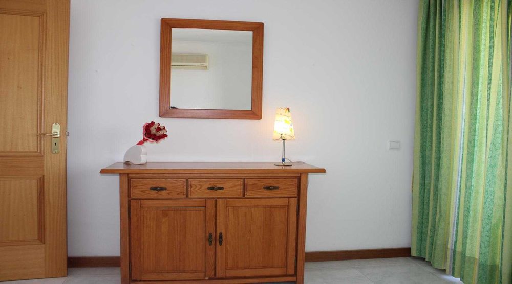 Arrenda-se T1 até maio - na praia da rocha