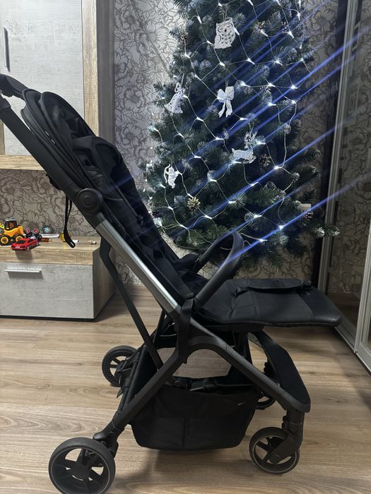 Продам прогулянкову коляску Carello