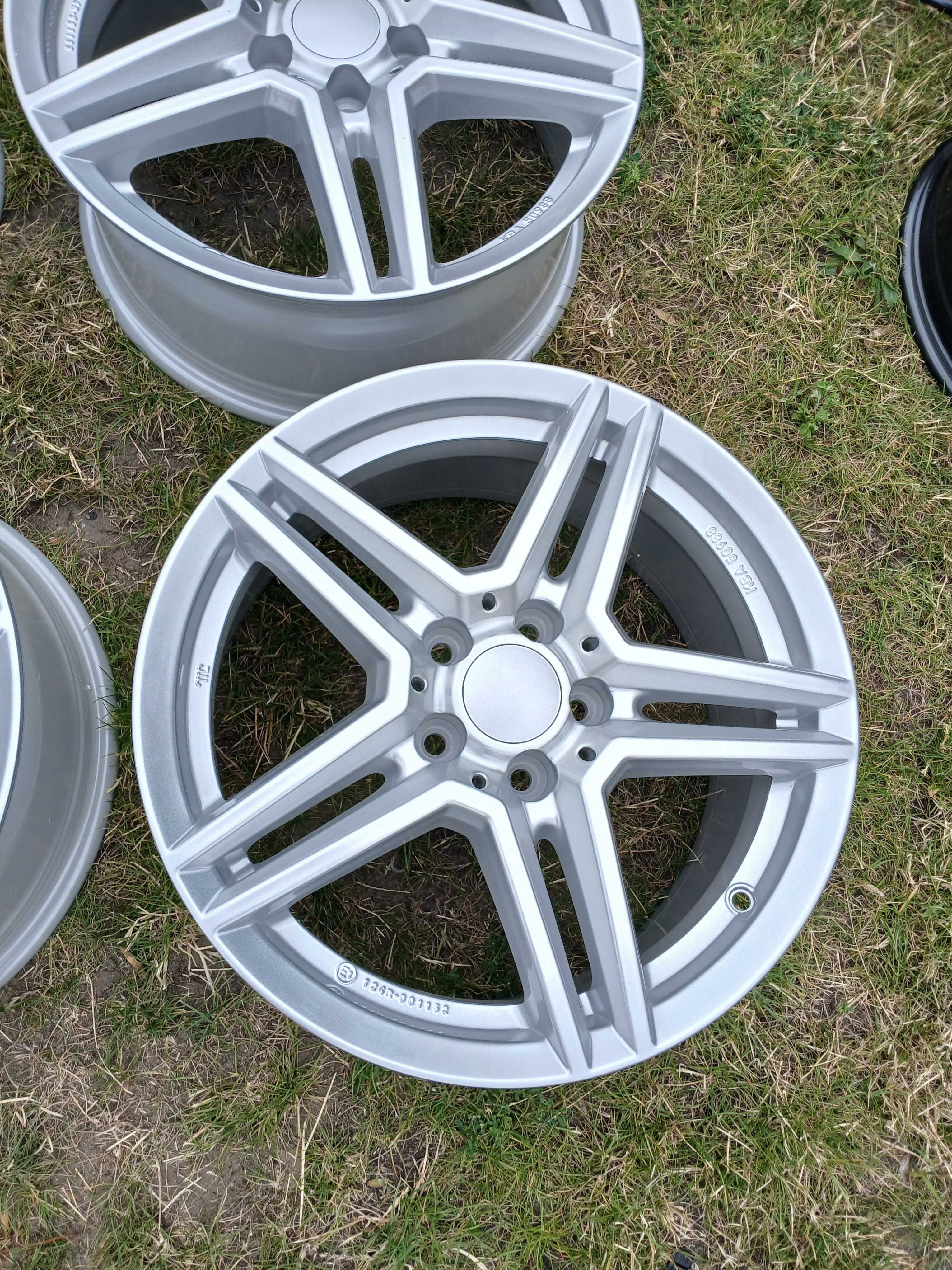 A1110. UNIWHEELS 7,5x17 ET 52,5 rozstaw 5x108