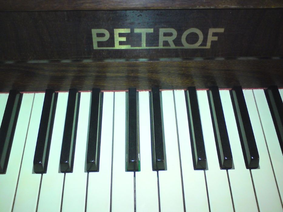 Sprzedam pianino Petrof