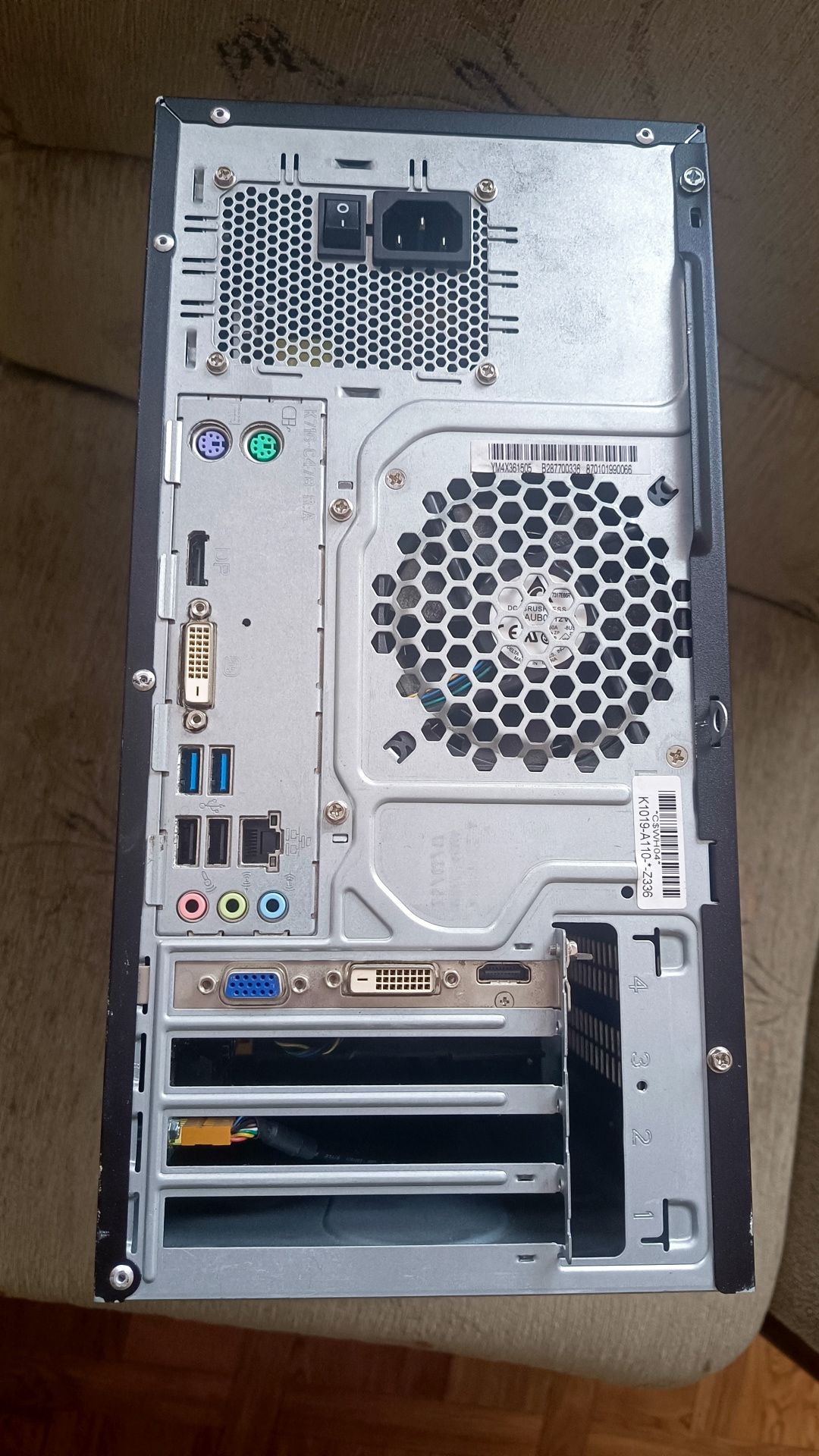 Komputer Fujitsu Esprimo P556 i3-6100, GTX ,8GB ram, SSD, Windows 10