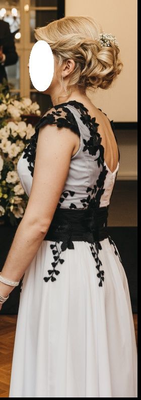 Suknia ślubna r. 38 biała z czarnymi elementami