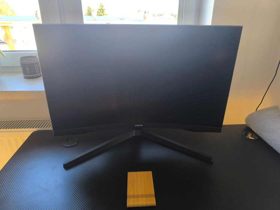 Sprzedam Monitor z zakrzywionym ekranem