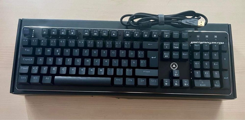 Klawiatura mechaniczna Aimcontrollers RGB w języku NIEMIECKIM