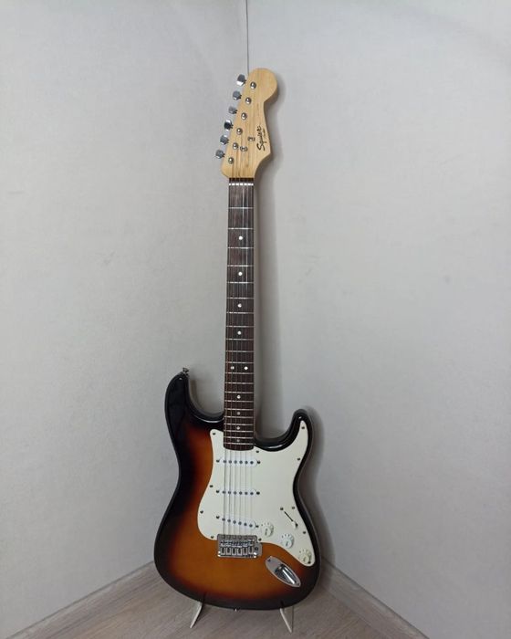 Електрогітара Squier by Fender Stratocaster